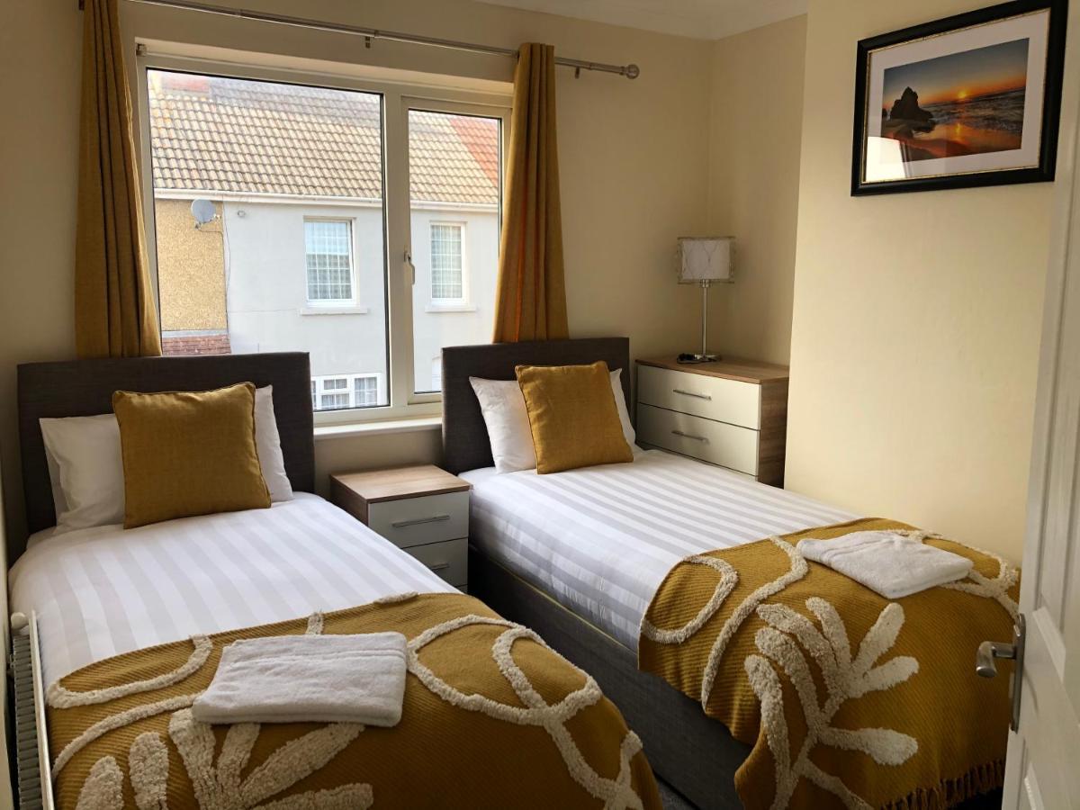 Edinburgh Street Home - Beautiful House With Free Parking And Wifi, Equipped With Comfy Furnitures Swindon Buitenkant foto