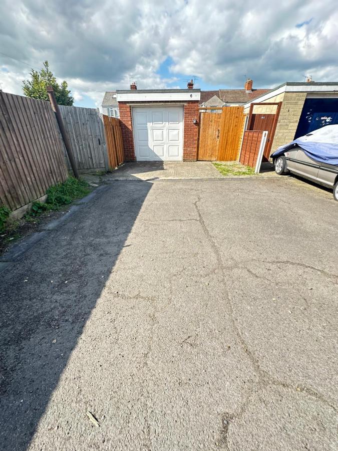 Edinburgh Street Home - Beautiful House With Free Parking And Wifi, Equipped With Comfy Furnitures Swindon Buitenkant foto