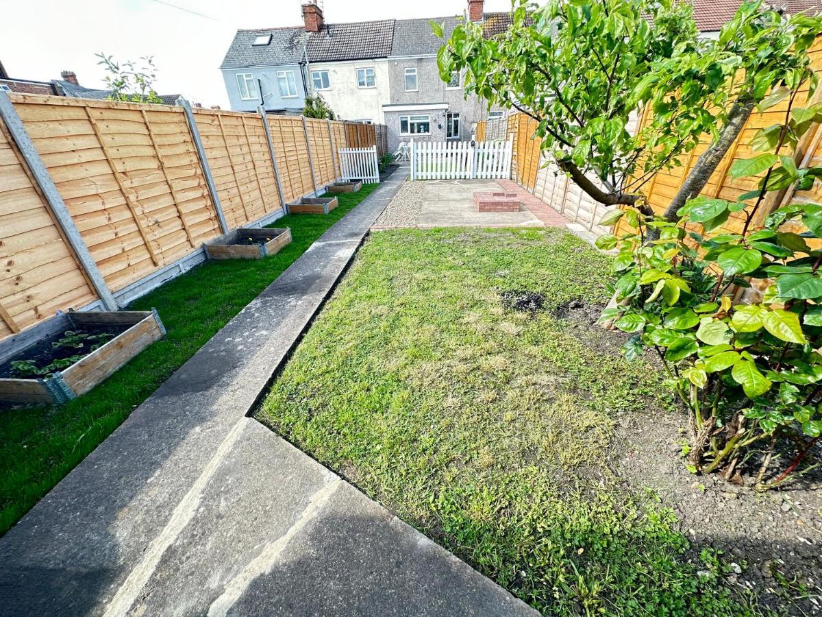 Edinburgh Street Home - Beautiful House With Free Parking And Wifi, Equipped With Comfy Furnitures Swindon Buitenkant foto